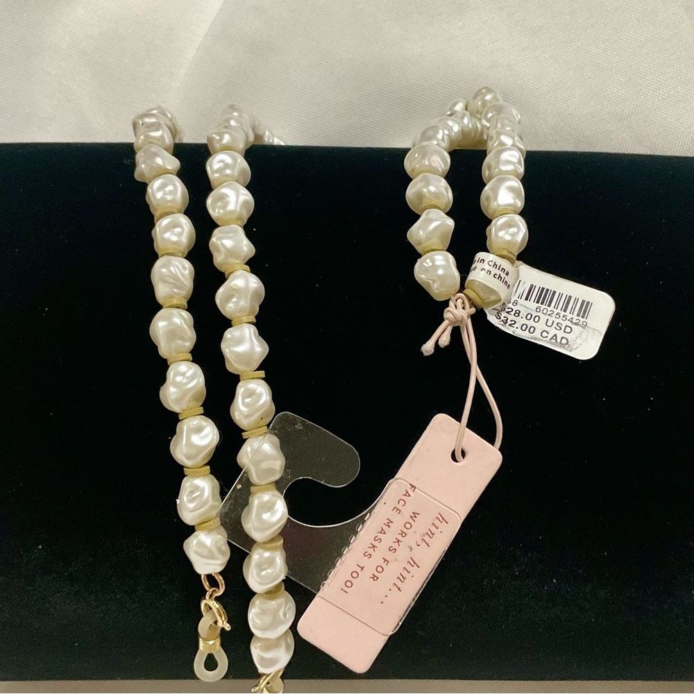 Faux Pearl Eyeglass & Mask Holder